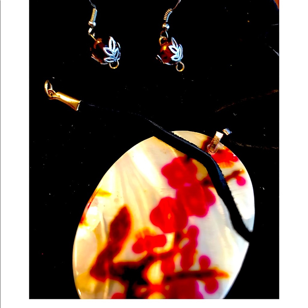 Pendant and earring sets that are hand made. Work done by Dsdelightsboutique.com